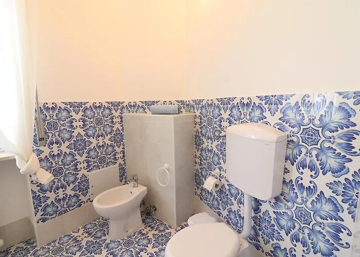 Maya In 2 Places Отранто